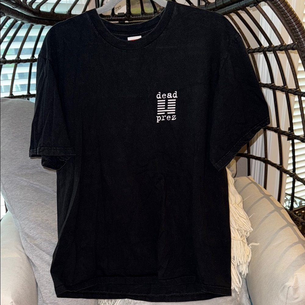 Supreme Black Short Sleeve Tee with Bold Contrast Design